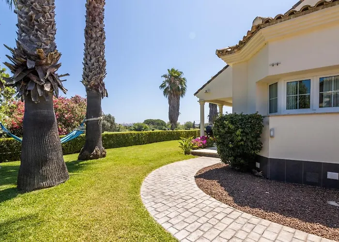 Lujo Olivanova Golf Met Villa *