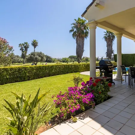 Lujo Olivanova Golf Met * أوليفا